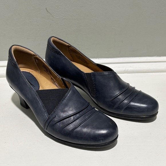 Earth Shoes - Earth Day Tripper Kitten Heel Slip-In Blue Leather Shoes-size 8B